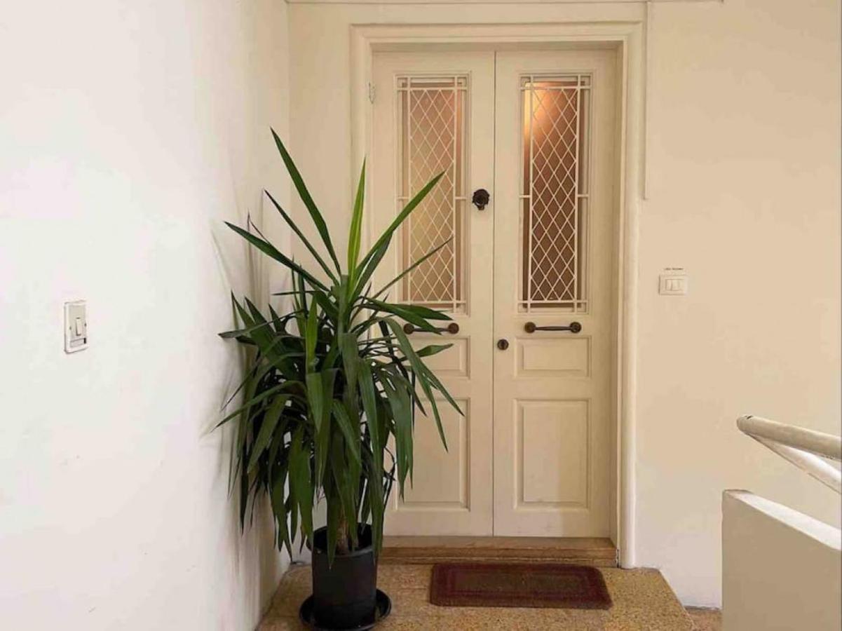 Designer 1Br Apt In Gemmayze Beirut Exterior foto